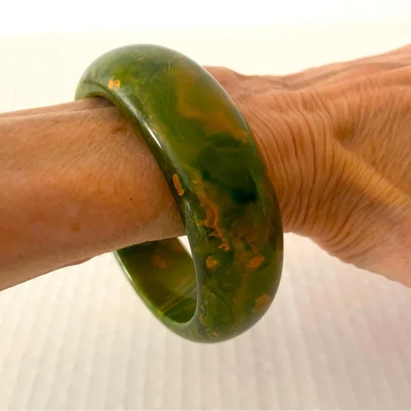 Vintage Bakelite Green Marbled Bangle Bracelet - Picture 2 of 4